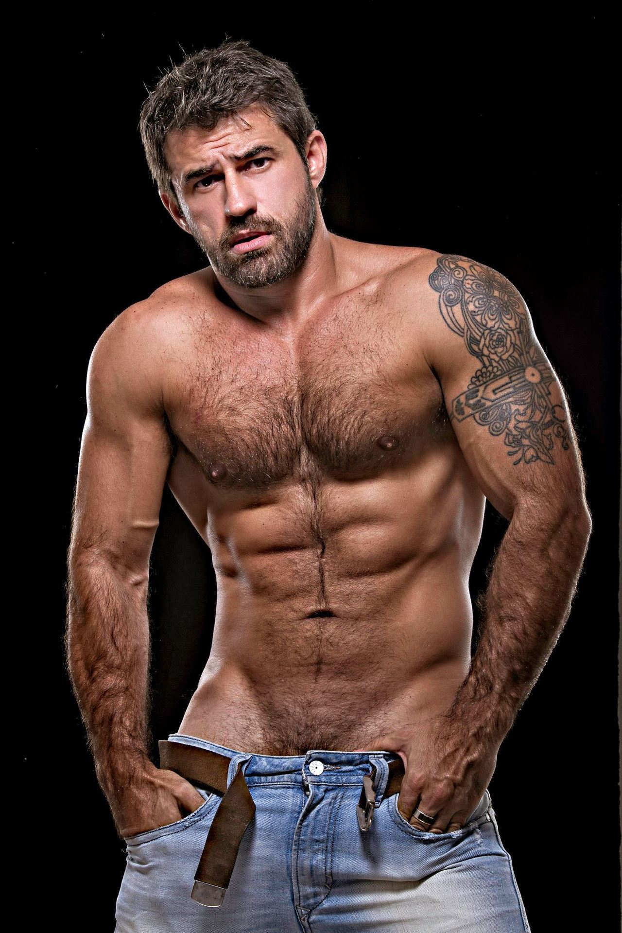 tantalus69:  Can a guy be any more gorgeous, any more desirable than Fabricio Ternes?