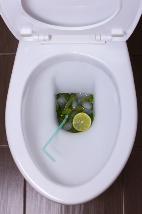 thicccc:new aesthetic: a fucking toilet mojito