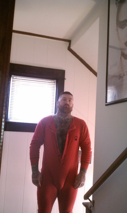 strongbears:  FOLLOW STRONGBEARS @ http://strongbears.tumblr.com