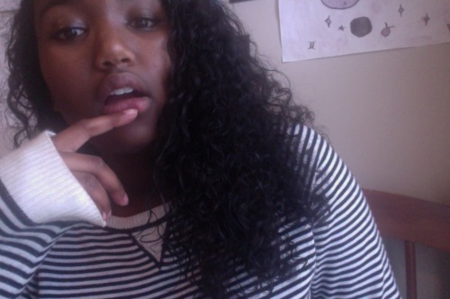 somalihottiee: thnk u to my boo ortschool for tagging me in the 6 selfie thing since today is my 17t