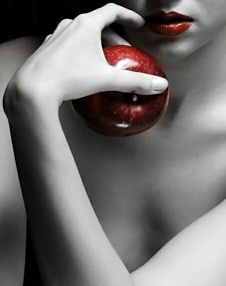 vanillais4icecream:  rogerrabbit36605:The forbidden fruit 