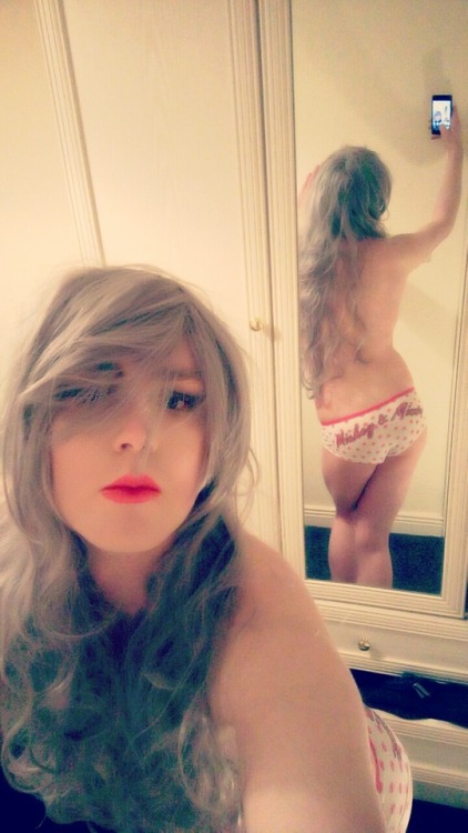 lilyhasasecret:Something for you all to fap to Your favourite gurl in her favourite panties! Xoxox E