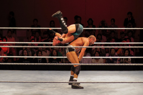 rwfan11:  ….it’s like a sexy YIN-YANG with booties! :-) (credit> hisway306 via flickr)