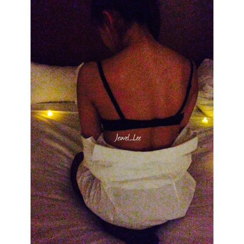 jewellee-official: 피곤해요. 잘자요. It’s been a long day for me. Good night.