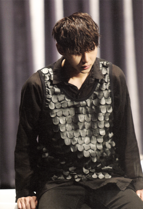 [SCAN] Vixx ‘Ker Special Package’ Commentary Book - Leo (x)(x)(x)