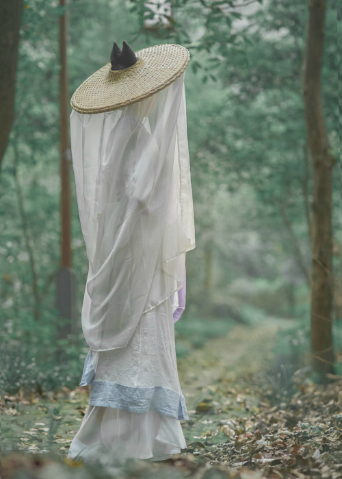changan-moon: traditional chinese fashion, hanfu. source This is the character Li Chang Ge from th