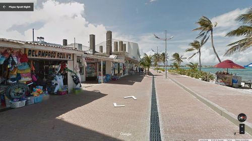 streetview-snapshots: Seafront shops, Playas Spratt Bightt, San Andrés