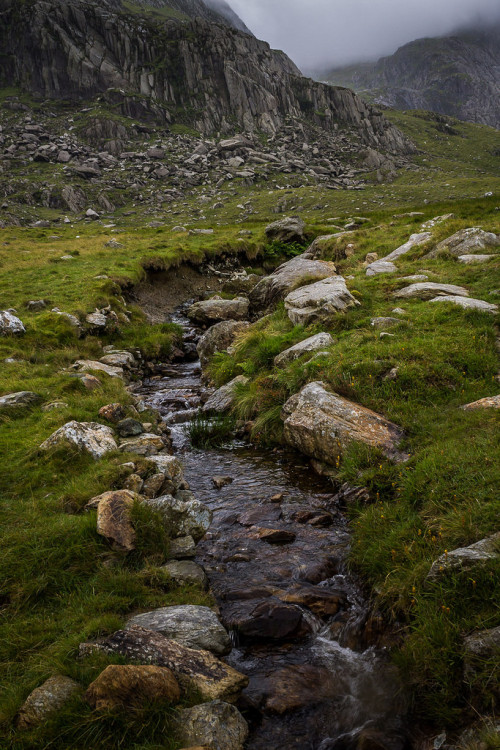 wanderthewood:Cwm Idwal, Snowdonia, Wales by rokushakubo