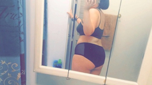 chubby-bunnies:  I have not been feeling very body positive and I am dissociating 24/7 really bad send help (:   (also i love this blog you are all so beautiful thnx)   💛💫
