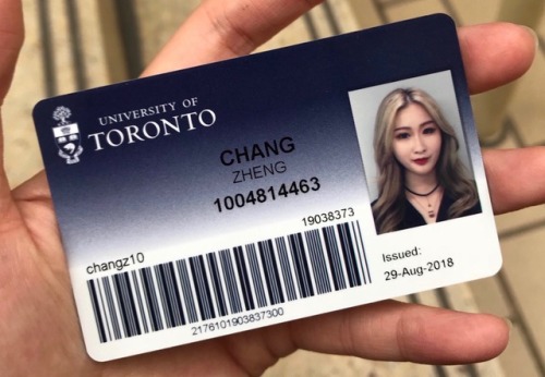 多伦多一个大学生，超级骚的，小奶奶又大&hellip; 在多伦多的朋友可以加WeChat：woai_lala 然后发这个女的图片，就可以在多伦多搞她
