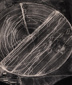 workman:  ymutate: Emmet Gowin‘Harvest traffic over agricultural pivot near Hermiston, Orgeon, 1991′1991