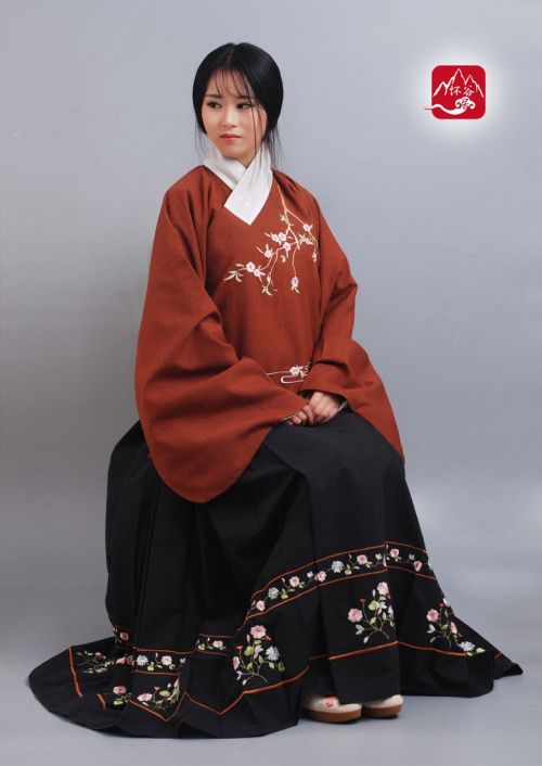 fouryearsofshades:Winter 2016 by  怀谷居Traditional Chinese Hanfu.