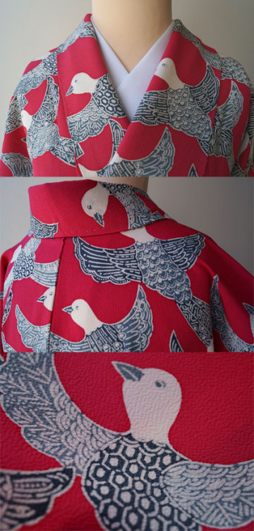 Lovely bird kimono paired with a naive (patchwork+sachiko) dry garden motif obi, seen on