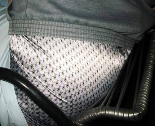 marcussatinsagger: Sagging and cum in sweatpants and satin boxershorts part 3 @silkboxerlover @satin