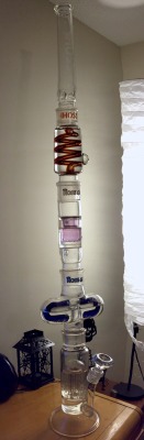 Paradisiak:  @Mistergreeenthumb’s Insane Hoss Build-A-Bong