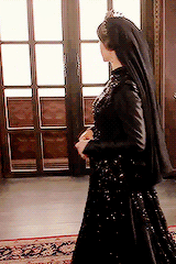 kshandra:sansaregina:positive lady characters meme: kösem sultan + hair porn/wardrobe porn (requeste