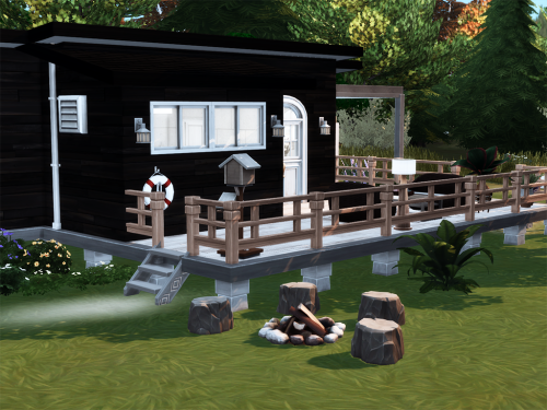 BEACH SHACKI really needed a house for my new gameplay and came up with this thing. Interior is some