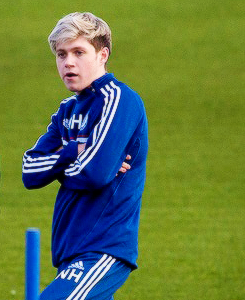 swiftclass:  Niall playing football this week (?) 