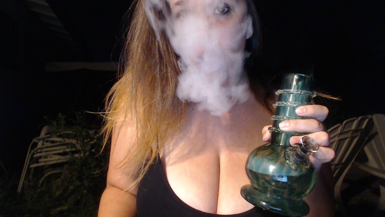 youcancallme-mary-jane:  bong tokes before AHS, lets get freaky&lt;3