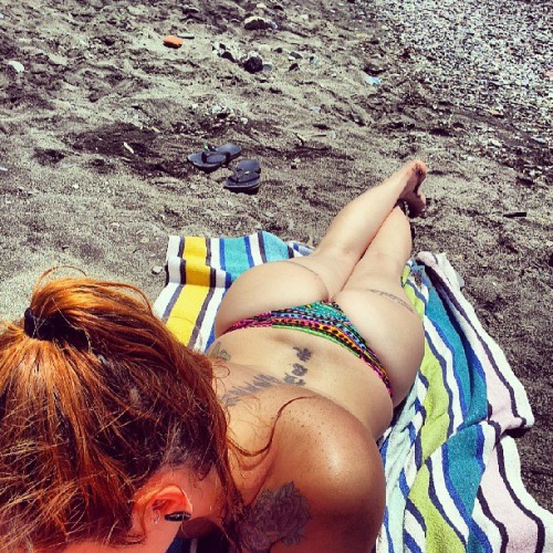 FACEBOOK/laCuleria molinaphotography: Vida y color. #sun #beach #girl #tattoo