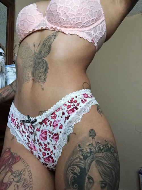 Porn ladywhiskerzz:  Good underwear day photos