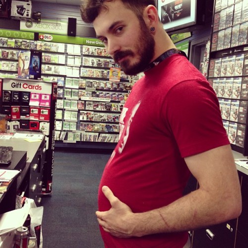 ohyeahbelly:  Works in a game shop and has a cute belly. I need this man in my life  Need/want/must 