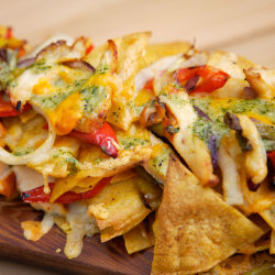 in-my-mouth:  Grilled Chicken Nachos