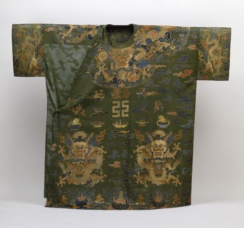 RobeQing Dynasty (ca. 1790)ChinaBrocaded silk damask and metallic threadV&A MuseumSummary: This 