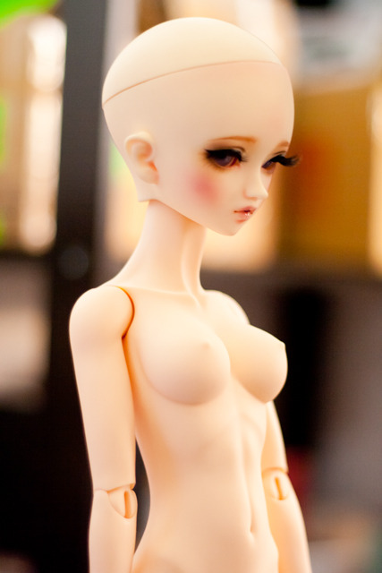 micaeverywhere:  Some nice shots of her nude to see her proportions! I’m really happy with the fit and resin match (even tho I had to put 2 kips in her neck to get her head to pose properly) And for those who asked, her resin match is decently close.