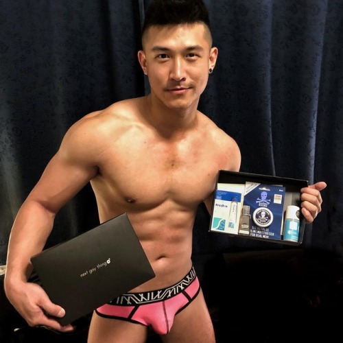 ccbbct: Edwin: www.instagram.com/edwin871126/ Think he’s a Malaysian Chinese base