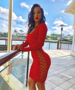 Curvy in a tight red dress 😍