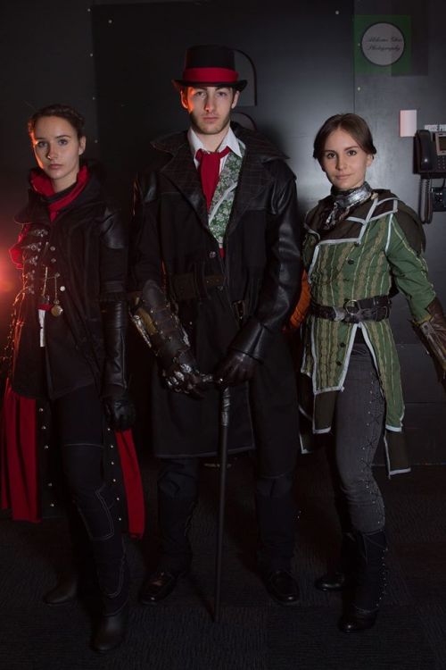 The Frye familyCostumes by by Condensed CosplayPhotography by Alchemi Glow