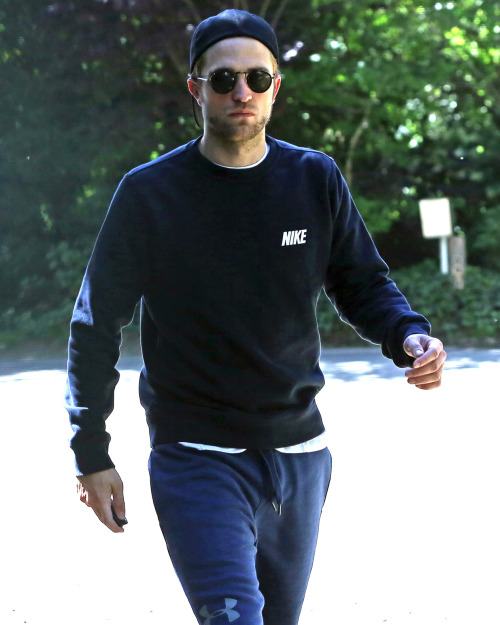 Rob and FKA Twigs leaving the Century City Medical Plaza earlier today. FKA was seen before the week