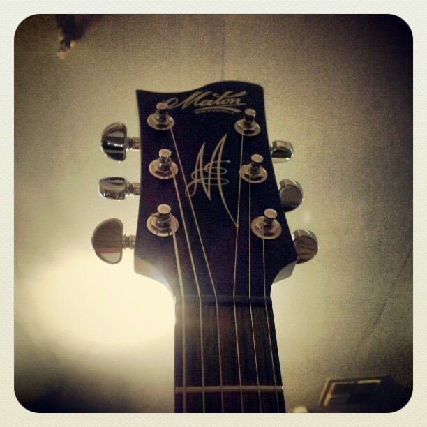 singwithoutreason:  #maton #music #guitar