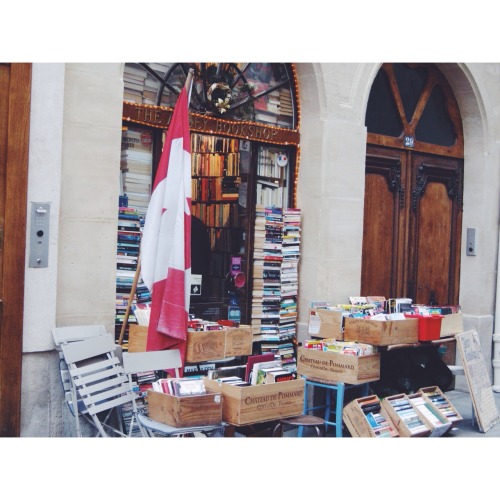 bookwormhistorian: The Abbey Bookshop, 29 Rue de la Parcheminerie, Paris, France.