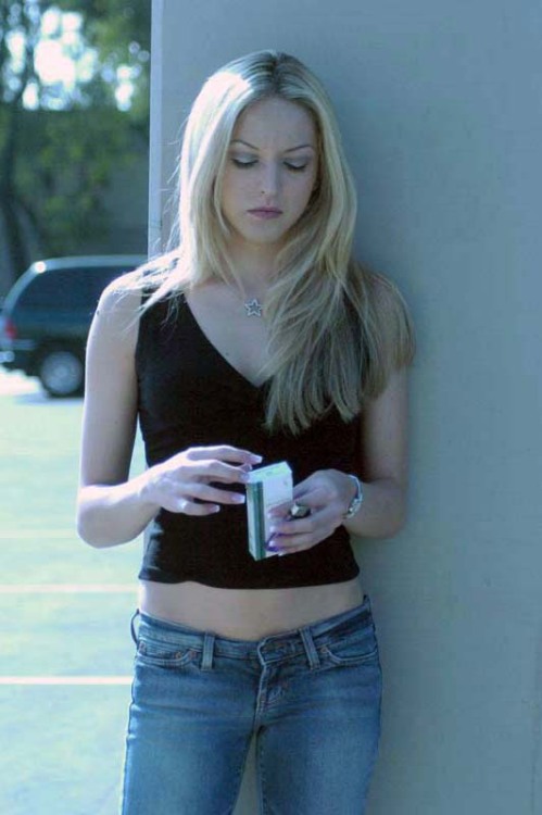 jlon33:  mothers…if you smoke…raise your daughter to smoke with class and style…no corks….you desire a pretty elegant all white Virginia slims!!!!