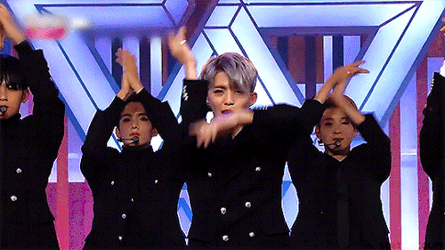 softlyscoups:S.Coups throwback | Clap on show champion