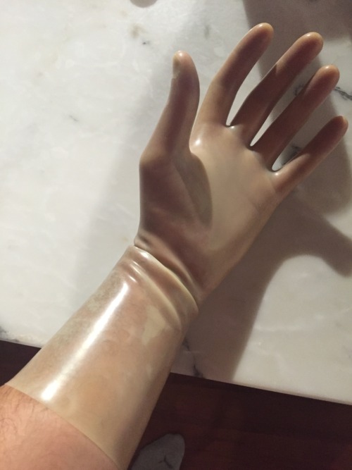 gummax72:Latex gloves