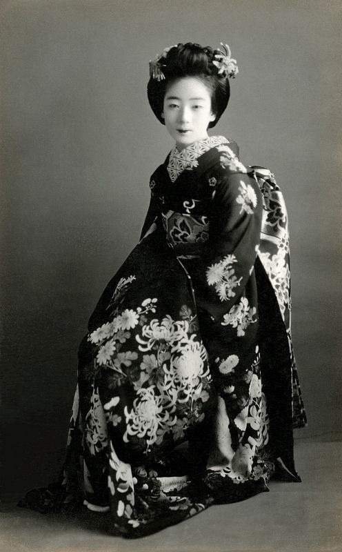 thekimonogallery:
“ 1920’s, Japan. “The maiko [apprentice geisha] and geiko [geisha] have two sets of ceremonial crested kimono one for winter, the other for summer… The maiko’s kimono, which is of winter weight, plus all its accessories, weighs...