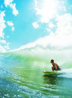 belowtheseawithme:  the-salty-seashore:  b-eachedkid:  highenoughtoseethesea:  Patri McLaughlin, Maui ph Quincy Dein  Surf blog ✌  ✌  Ditch the life float and sink below the surface with me. 