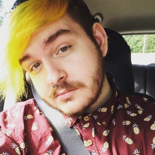 humanity-shines:  graffiti-and-stars:@its-a-squirrel tagged me in a “7 selfies of 2017” and it’s basically a timeline of my hair color this year from oldest to newest 😂😂 I tag @andrewlinajolie @witchscribe @humanity-shines @keyblademasterconnor