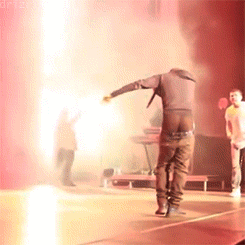 champagnethotti:  drizrih:  Shmurda Dance by Drake &amp; Bobby Shmurda.  i feel