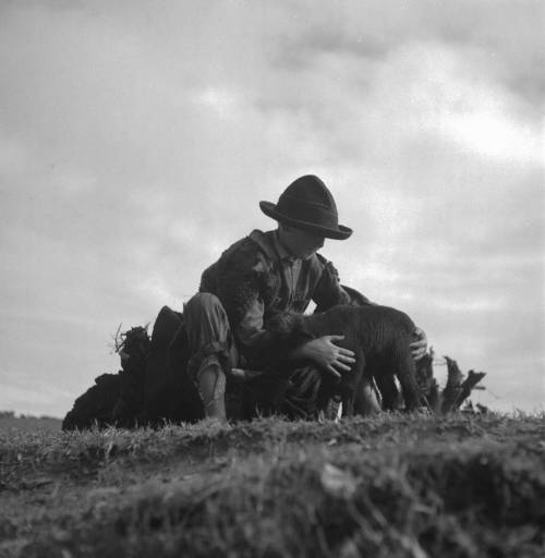 Série “ As Crianças na obra de Artur Pastor”. Alentejo, década de 40.