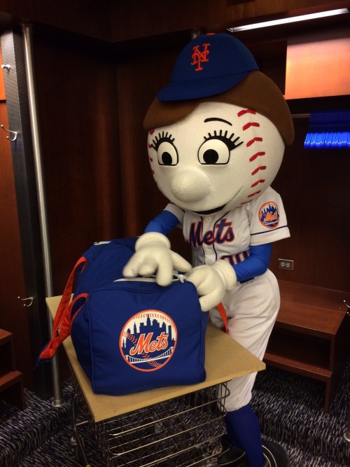 mets:  Happy Truck Day! Mr. and Mrs. Met helped pack up the team truck that’s headed to Port St. Lucie, Florida for Spring Training! 