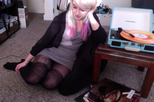 headagainst-thesky:  my record player came in the mail today. goodbye world 