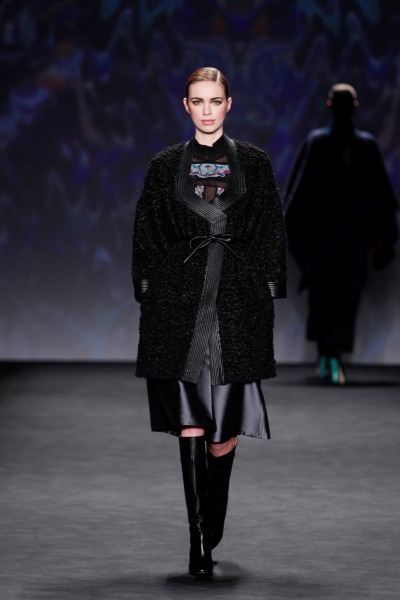 Post Event Recap by: Shin Advisors
Susan Shin–susan@shinadvisors.com
Jennifer Gonzalez– jennifer@shinadvisors.com
Show attended by: Style-ology Fashion Correspondent Jacy Topps
The VIVIENNE TAM Fall Winter 2014 runway show took place in the Theater...