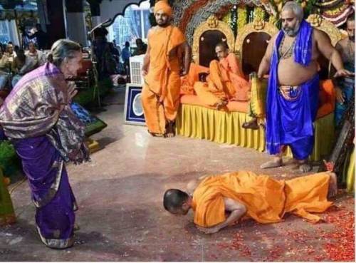 A Sanyasi or an Ascetic is not allowed to bow down or touch the feet of any &ldquo;purvashrama&a