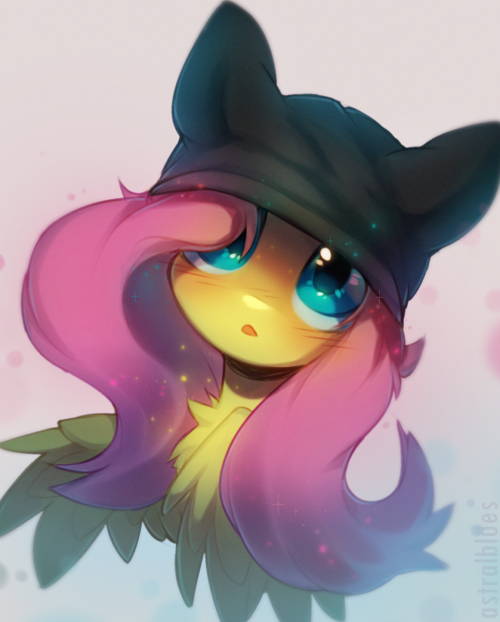 mediumsizetex:  Flutty in Hat by StarrComa