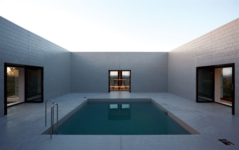 edicionesarq:  Solo House por Pezo von Ellrichshausen. Imágenes del recientemente
