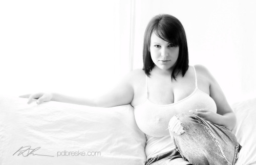 mrs-sniper:  This is the amazing Yendri Diaz. She does not seem to have twitter. 